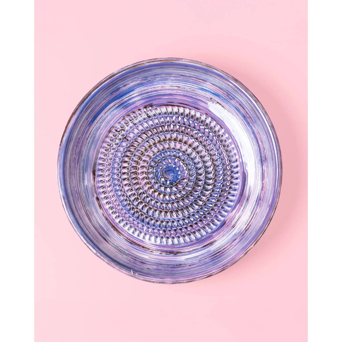 Keramikteller Knoblauchreibe Lavendel von Alfar Tierra Cocida, 12,5 cm, handgemacht in Spanien – stilvolle Reibe für Knoblauch, Ingwer und Gewürze.