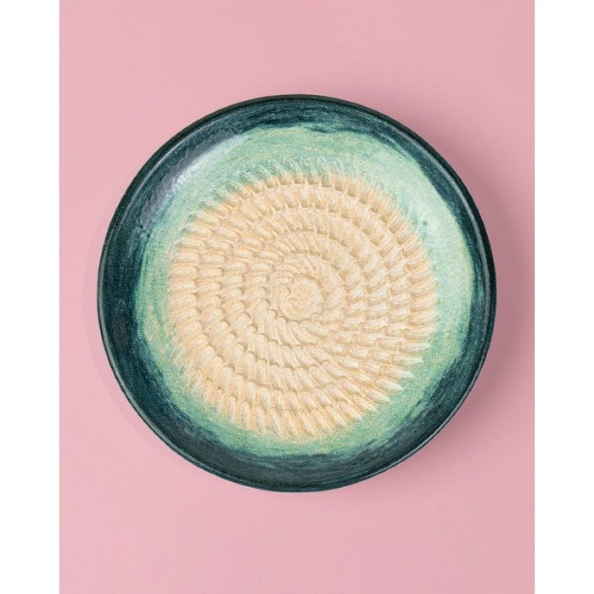 Keramikplatte Käsereibe Breeze von Alfar Tierra Cocida, in zartem Blau, 12,5 cm, handgefertigt in Spanien – stilvolle Reibe für Käse und Gewürze.