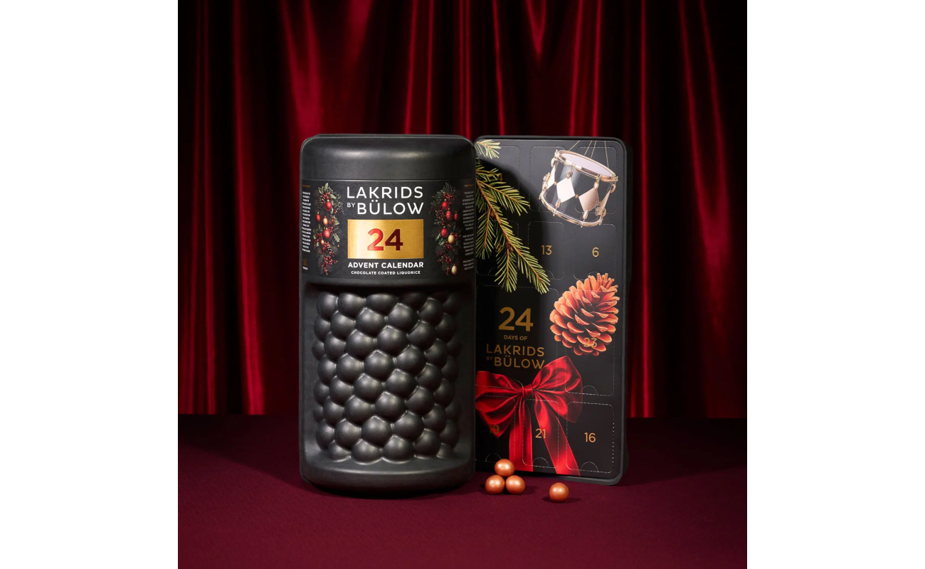 Lakrids By Bülow Adventskalender 2025 mit 24 Türchen und Lakritz-Kugeln mit Schokoladenüberzug