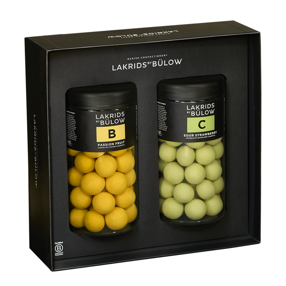 Lakrids Black Box B und C mit den Sorten Passion Fruit und Sour Strawberry in schwarzer Geschenkbox